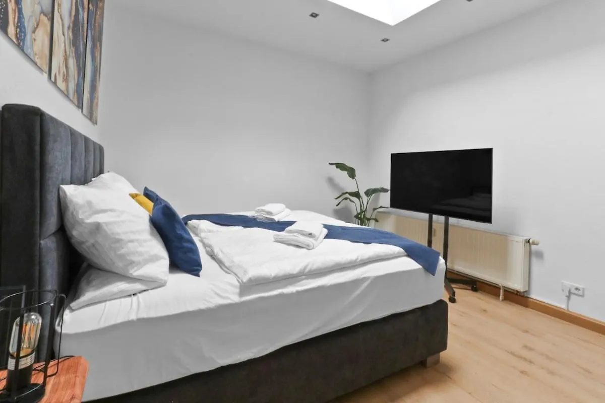 Exclusive Bungalow! 4 Rooms, 8 People, 2X Parking Dresden Apartment