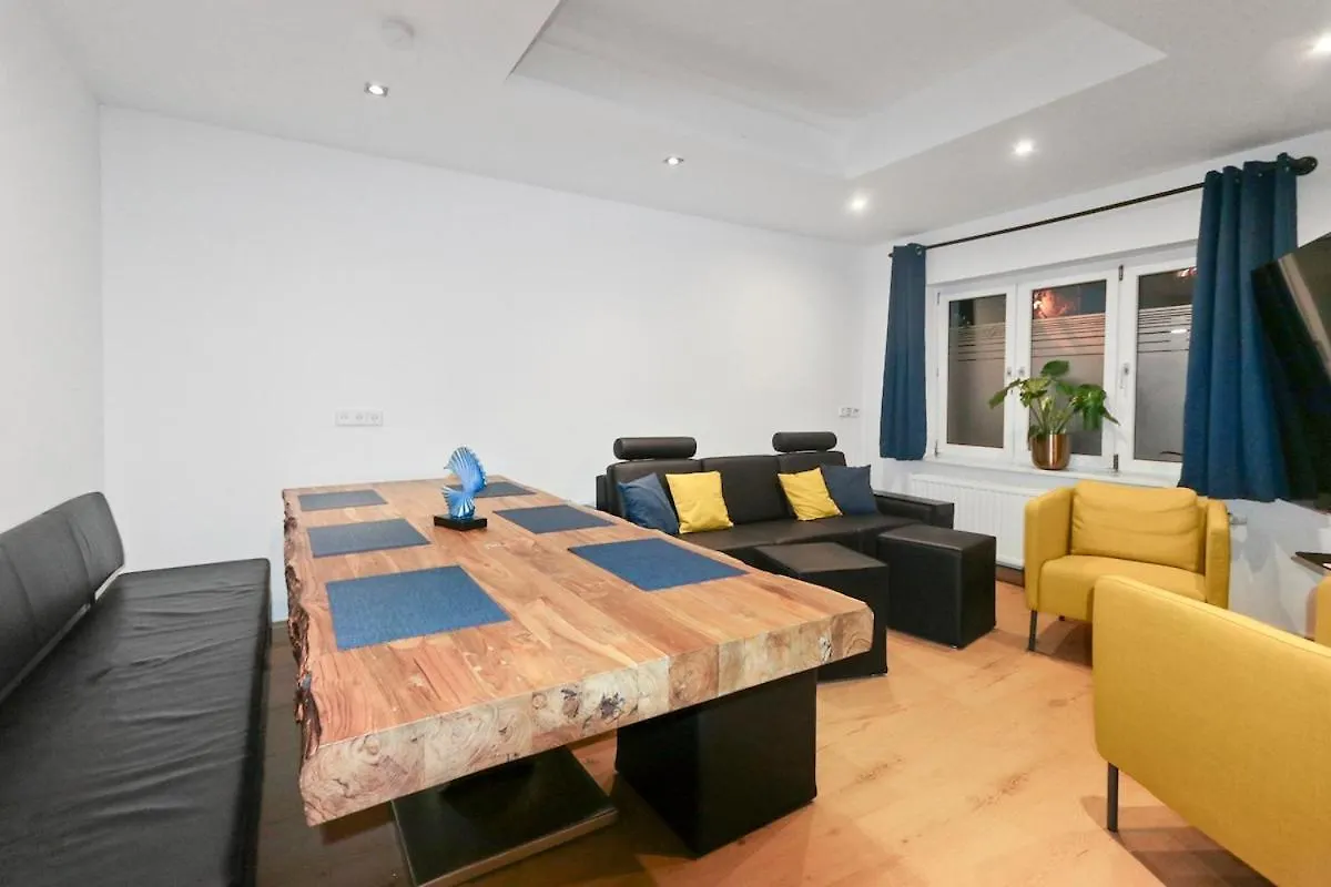 Apartment Exclusive Bungalow! 4 Rooms, 8 People, 2X Parking Dresden Germany