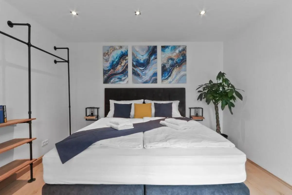 Exclusive Bungalow! 4 Rooms, 8 People, 2X Parking Dresden Apartment