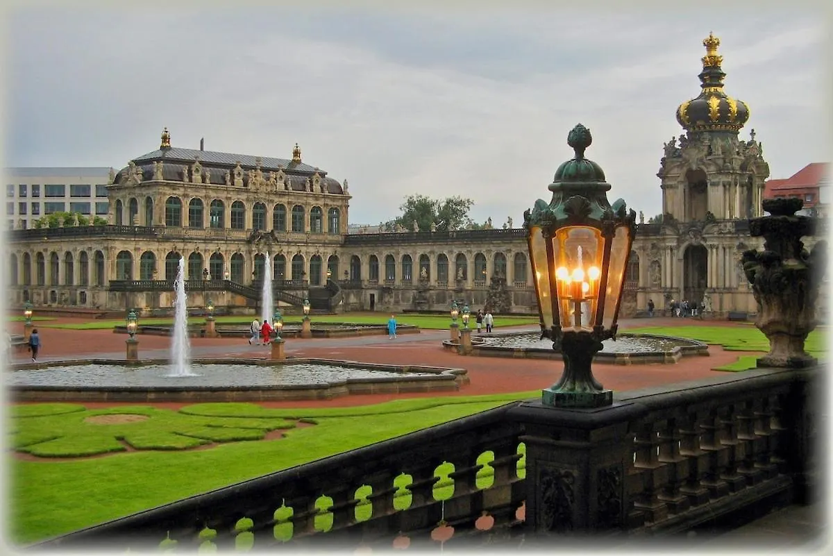 Apartment Exclusive Bungalow! 4 Rooms, 8 People, 2X Parking Dresden