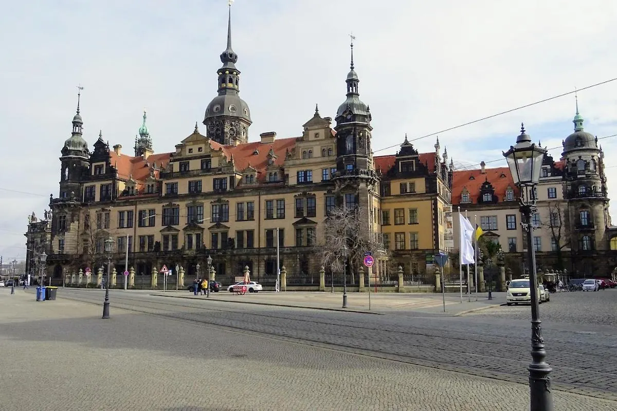 Exclusive Bungalow! 4 Rooms, 8 People, 2X Parking Dresden Apartment